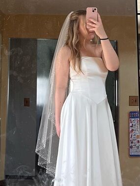 Waltz/Knee Length Pearl Beaded Veil